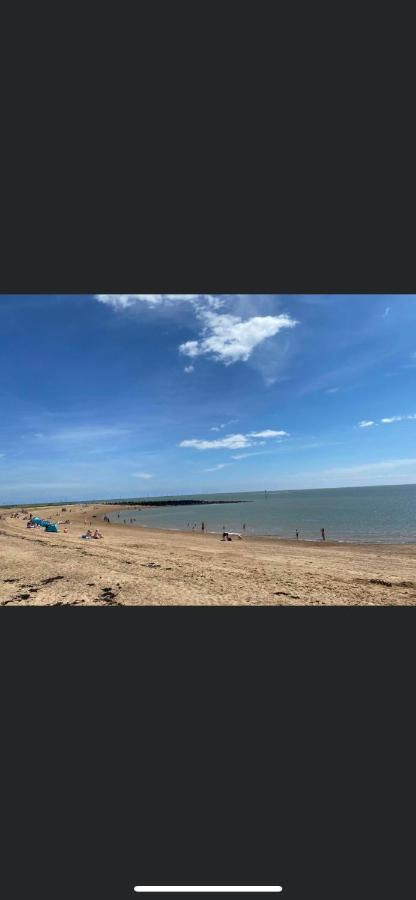 Summer Breeze Deluxe Caravan Rental Saint Osyth Ngoại thất bức ảnh